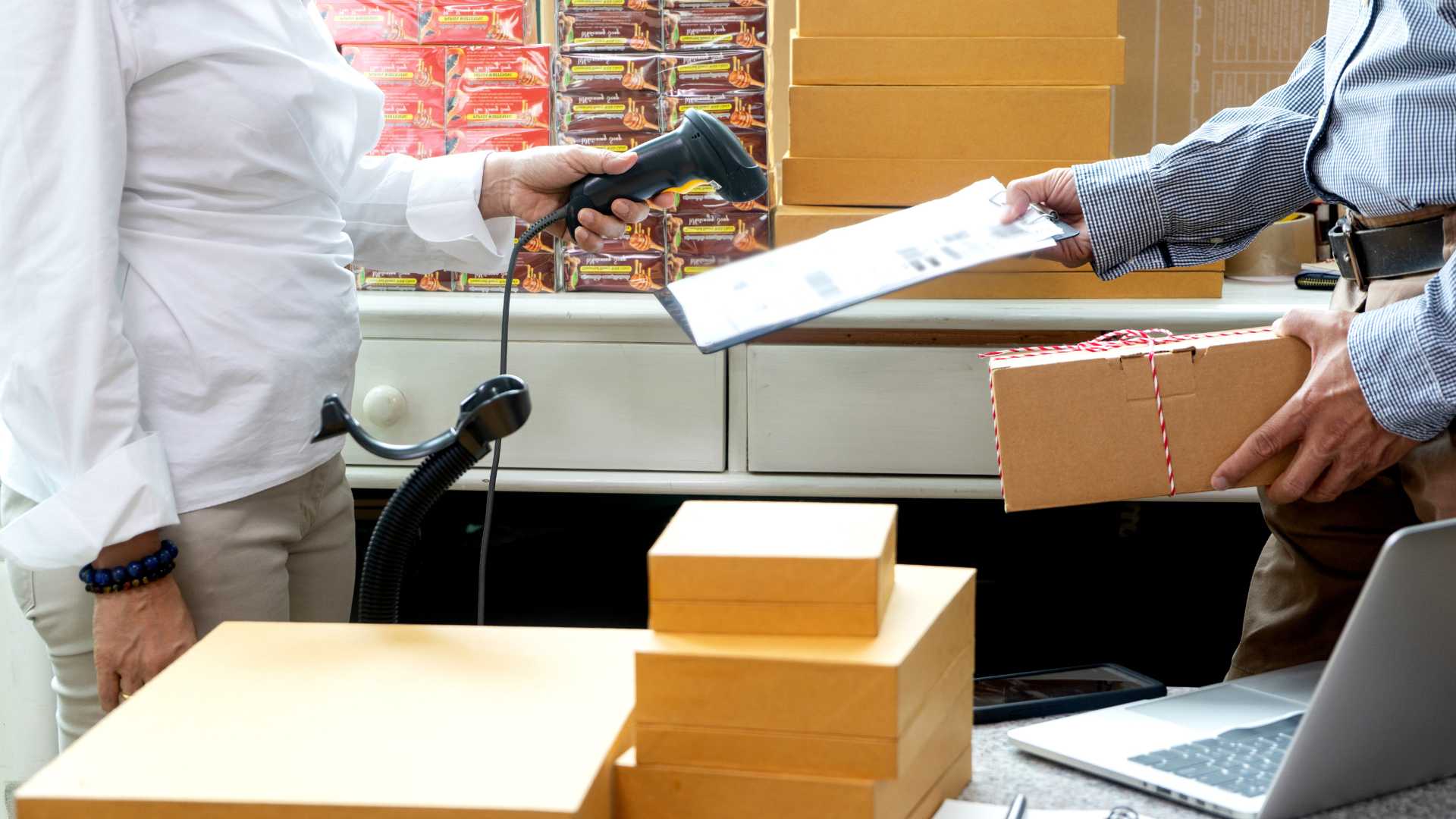 Product scanning for sales return authentication