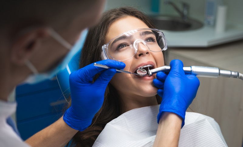 What are the Side Effects of Teeth Cleaning? Know the Disadvantages
