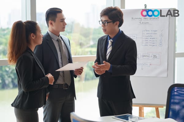 The Benefits of Role-Playing in Sales Training and How to Implement It
