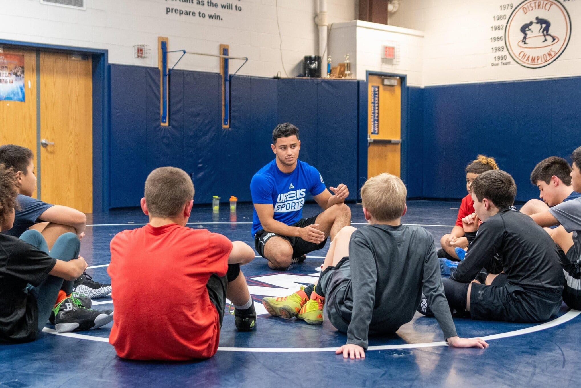 How to Choose Between Group and Private Coaching