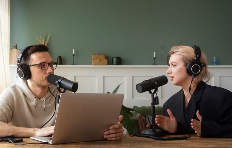 3 Best B2B Sales Podcasts To Master The Art of Sales