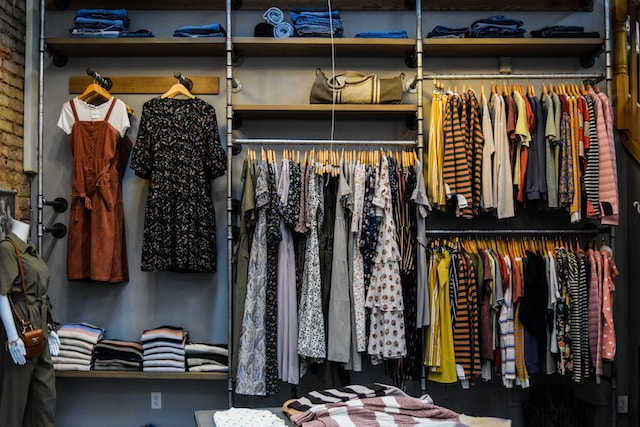 What strategies lead to a successful clothing business in today's market?