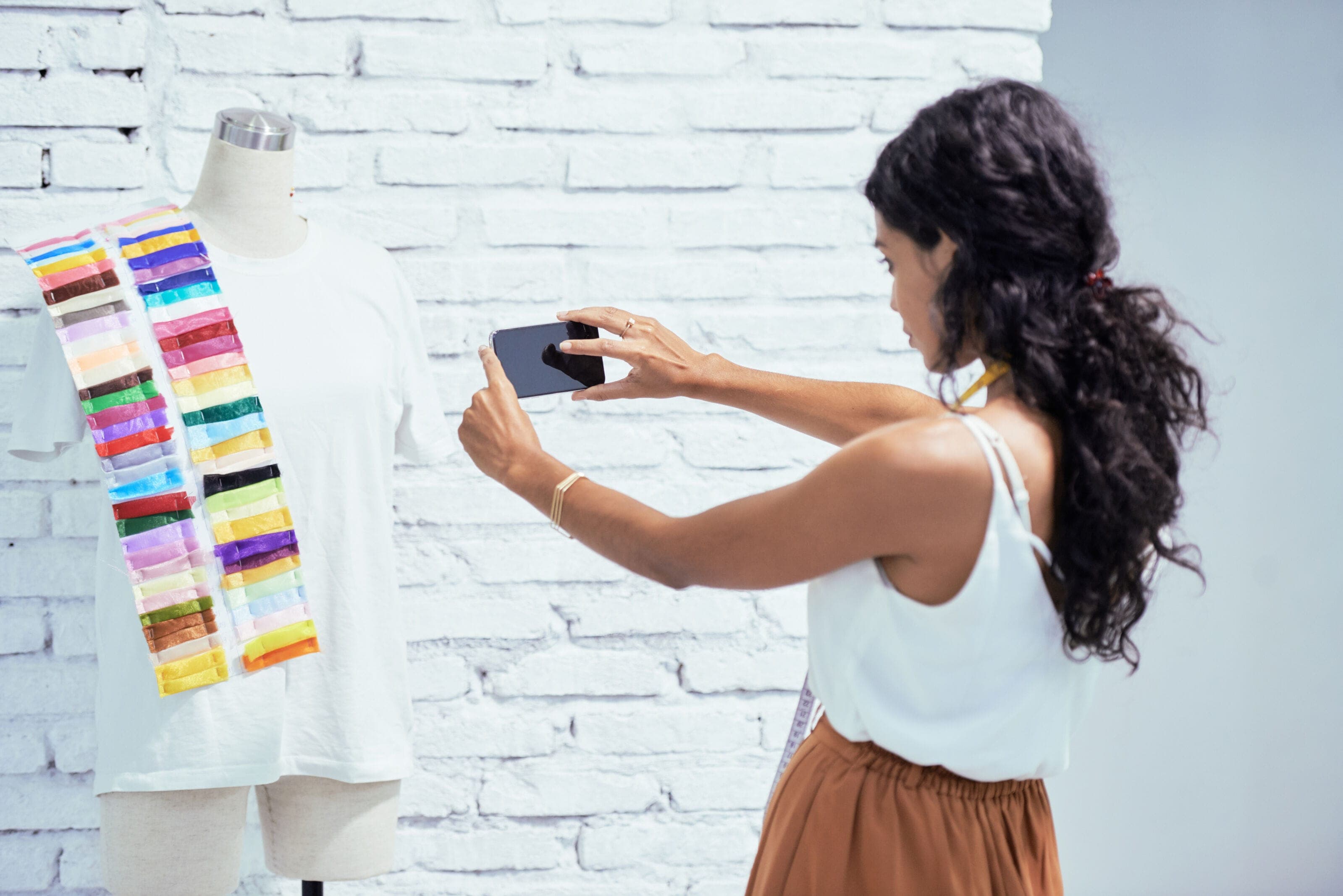 Augmented Reality in Fashion: Redefining Style and Shopping