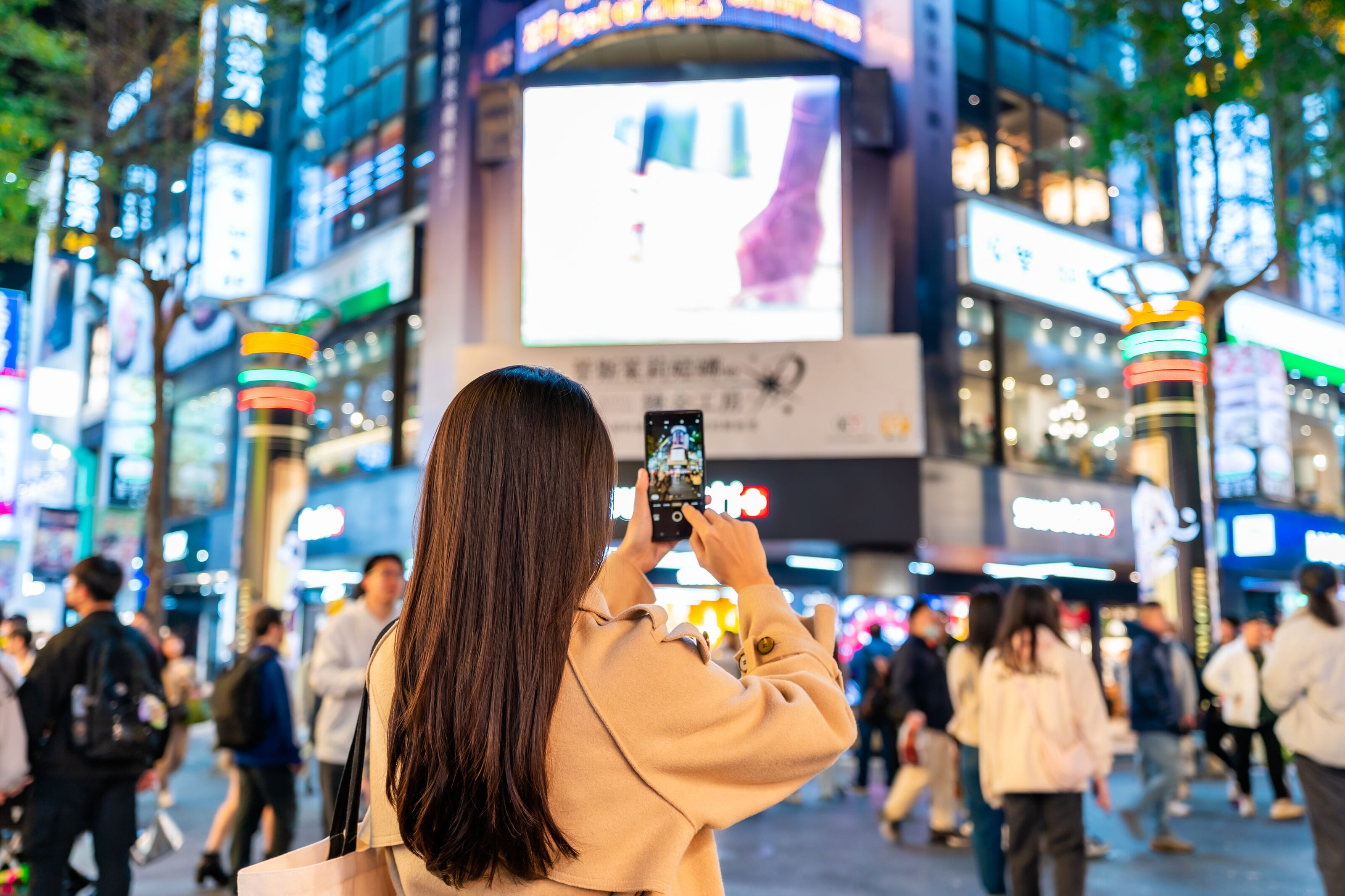 How Augmented Reality Brings Outdoor Advertising to Life?