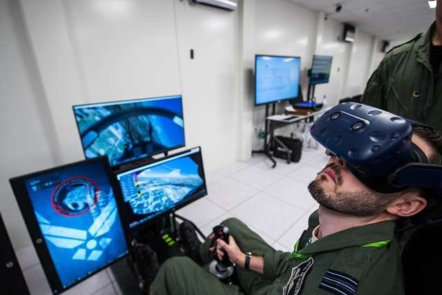 Pilot training on a fully immersive VR simulator