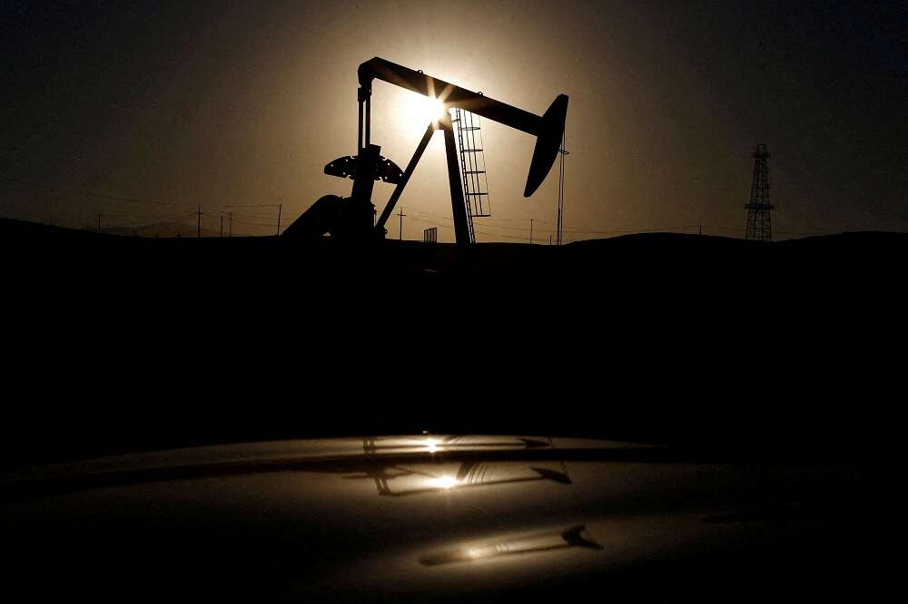 Oil prices fluctuate amid supply constraints and demand concerns