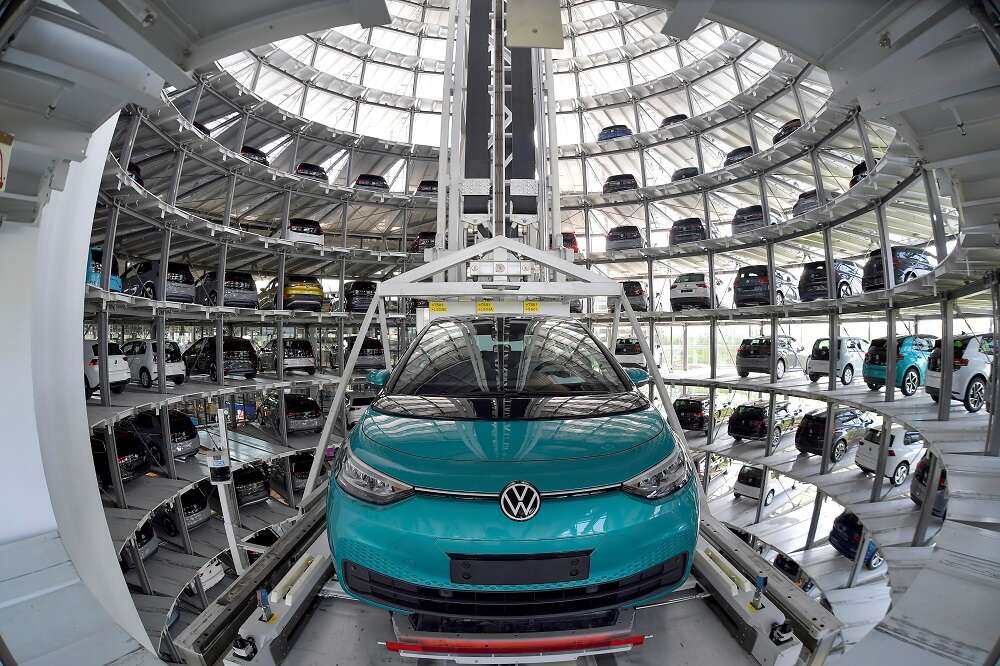 Volkswagen sticks to outlook as size offset supply chain woes