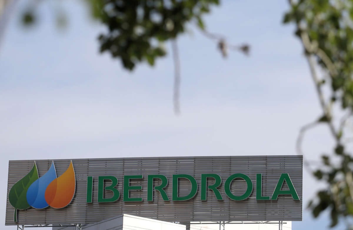 Iberdrola hires Barclays to sell stake in Spanish renewable portfolio, Expansion says