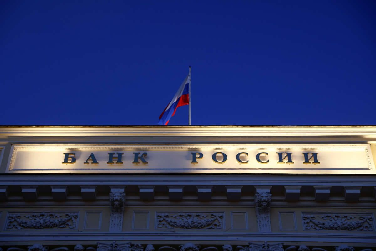 Russian central bank gives legal entities green light to trade foreign shares