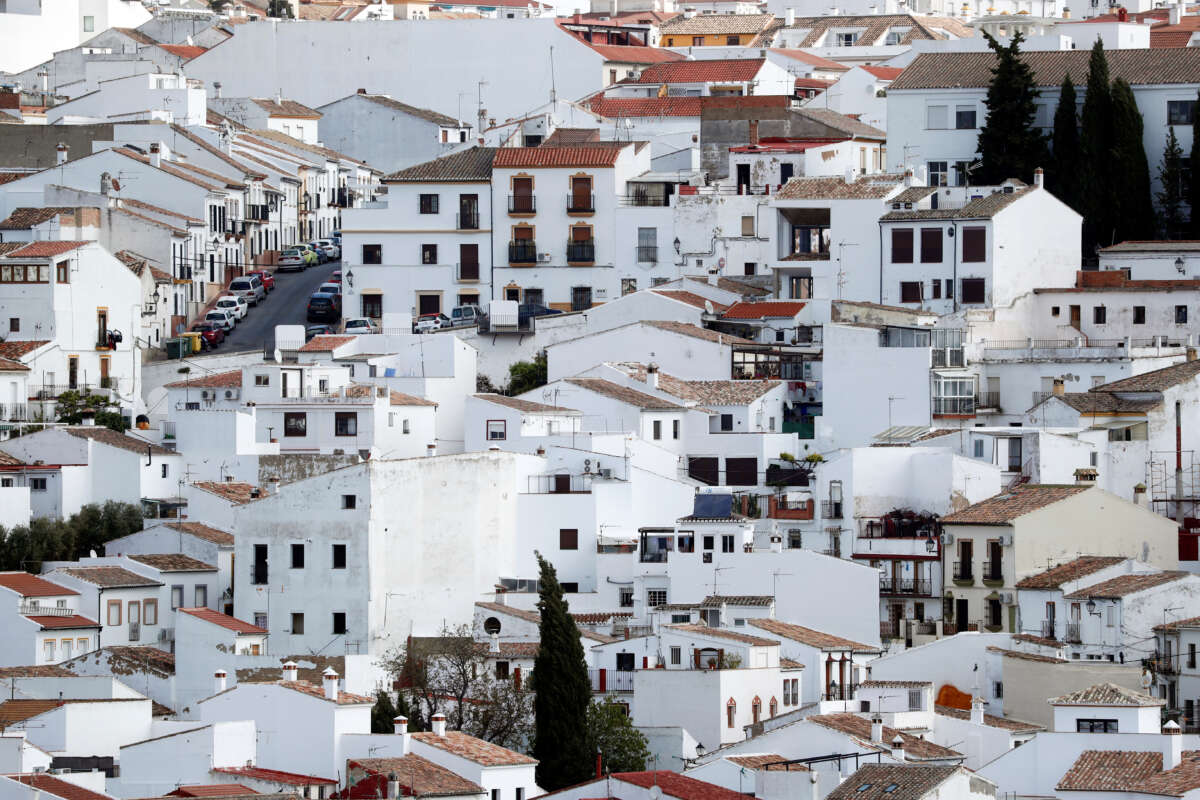 Spain expects to agree with banks mortgage relief measures by end of week