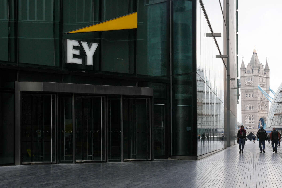 EY to create 1,000 jobs in N. Ireland, kicking off investment conference