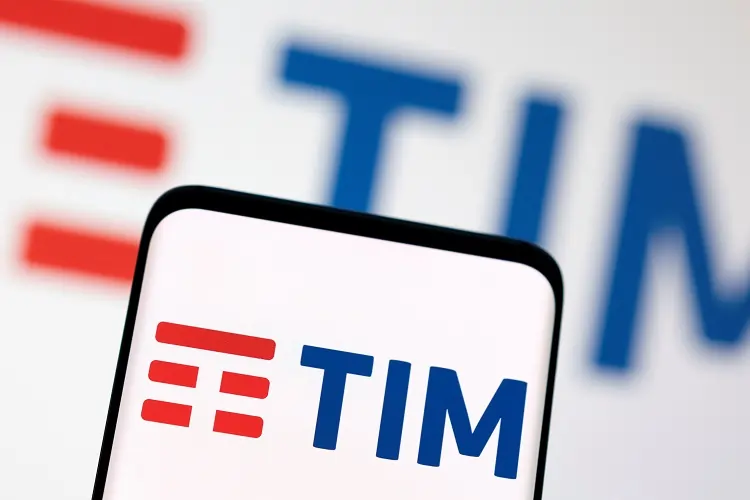 Telecom Italia board to meet Friday over bid for Sparkle unit, sources say
