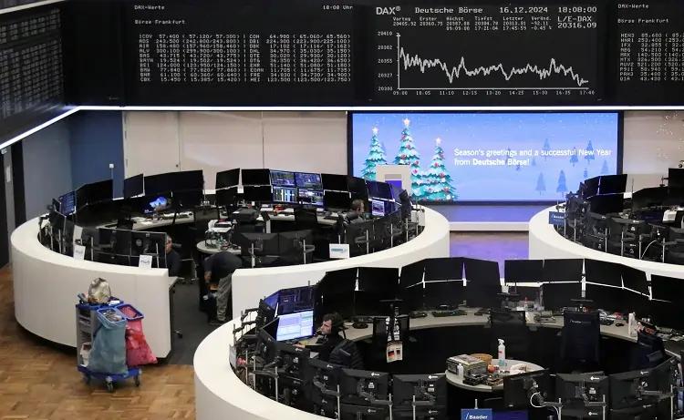 Banks, oil stocks knock European shares to two-week lows