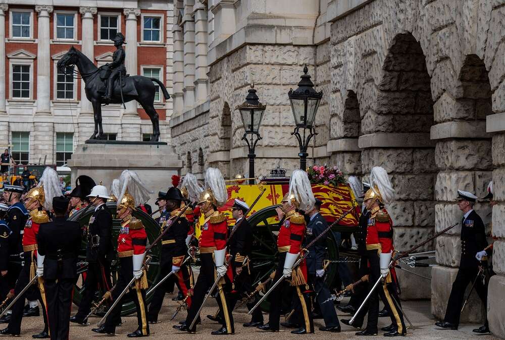 In Westminster Abbey, the deafening sound of silence to honour Queen Elizabeth