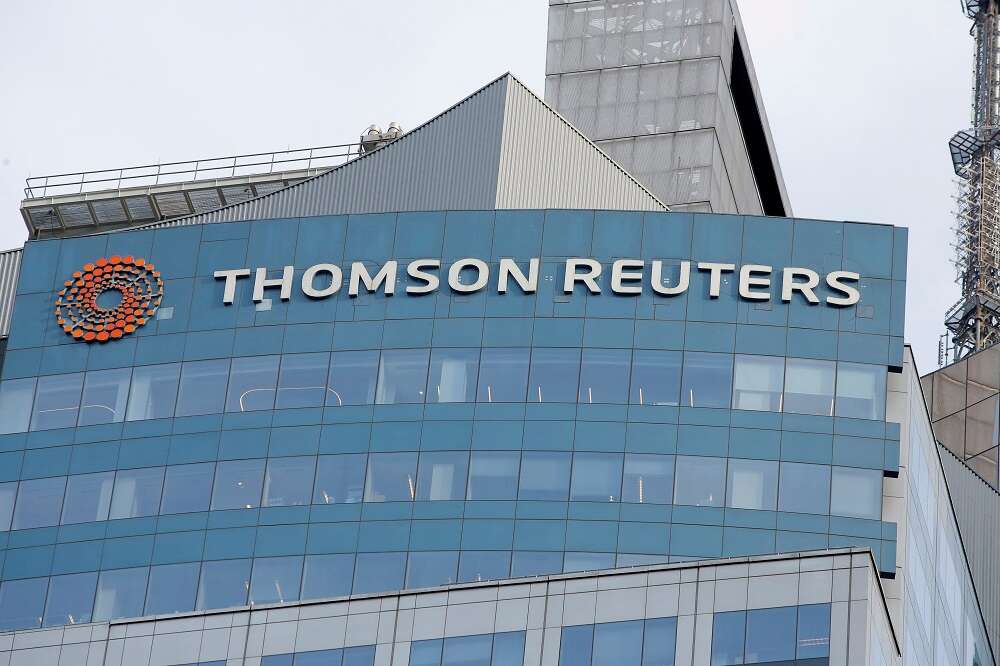 Thomson Reuters keeps outlook, but wary of slowing economy