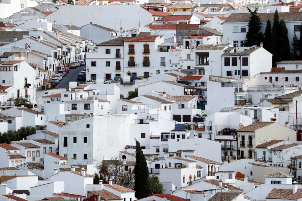 Spain expects to agree with banks mortgage relief measures by end of week