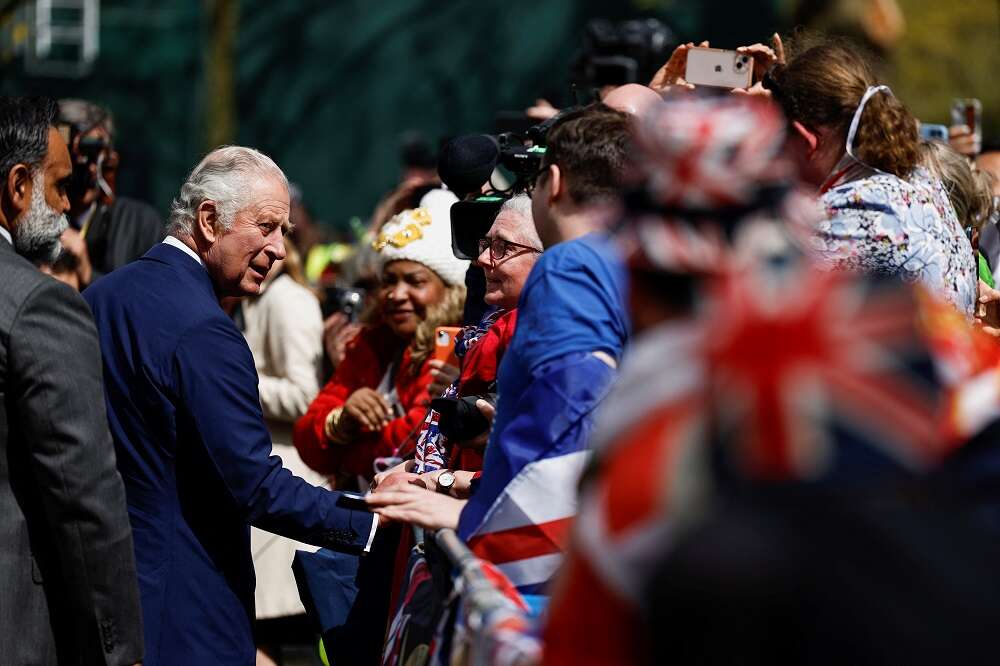 King Charles greets wellwishers outside palace before coronation