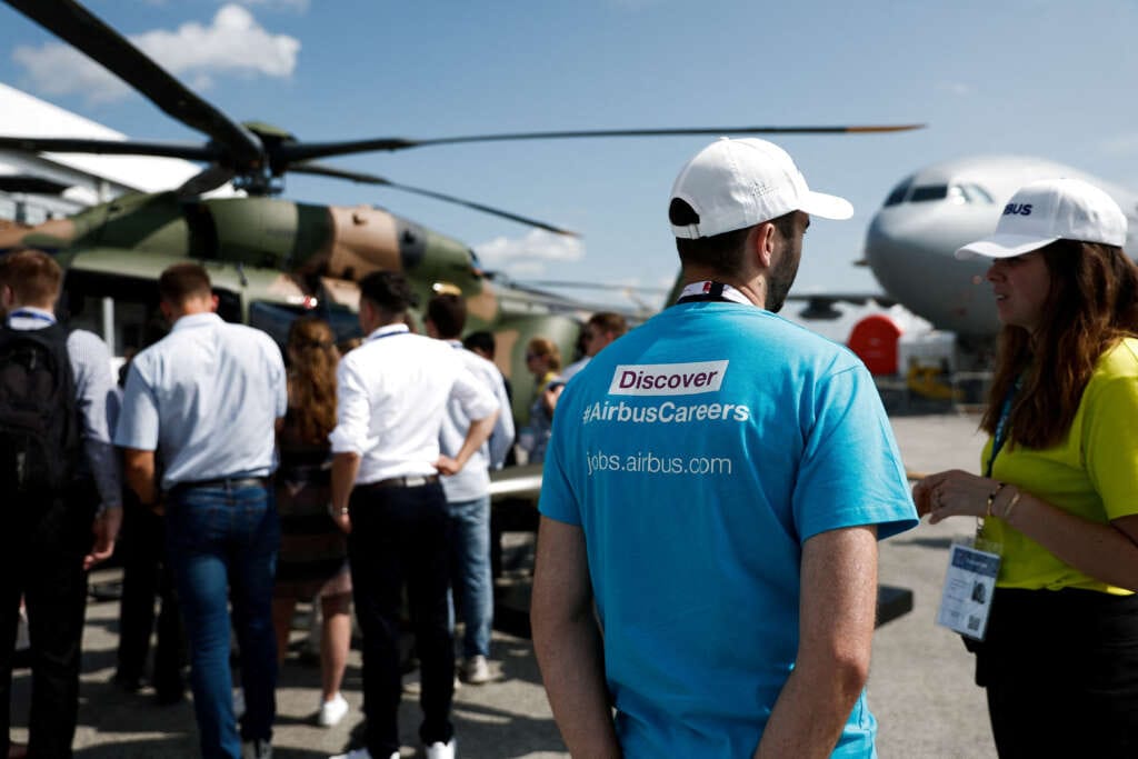 Desperately seeking staff: Paris Airshow lets jobless in for free