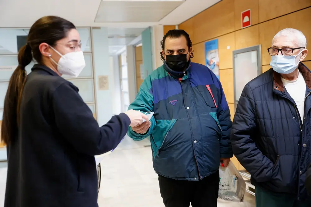 Spanish regions reintroduce mask wearing in medical centres amid flu spike