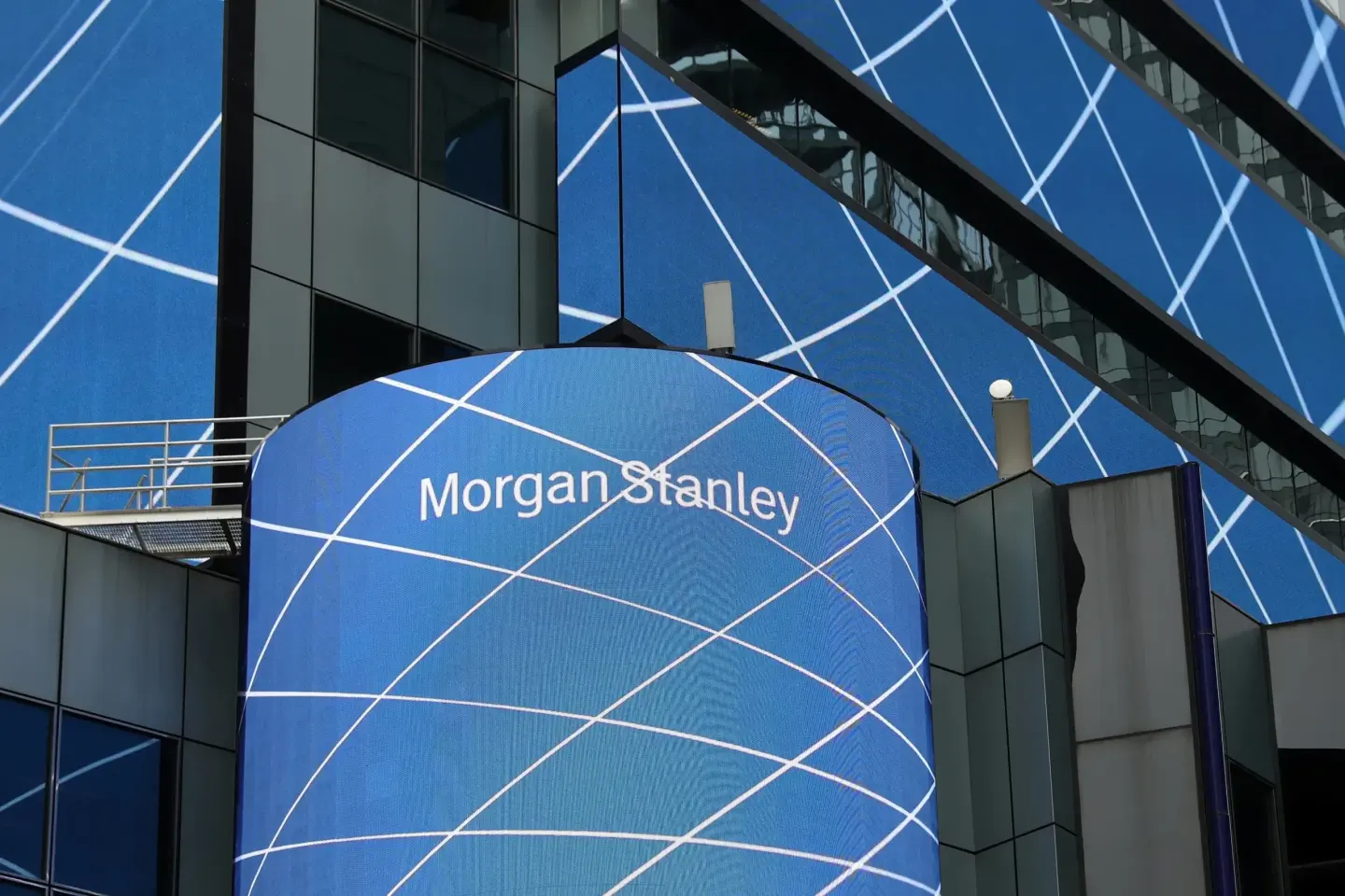 Morgan Stanley, HSBC cutting Asia investment banking jobs on China deals slowdown
