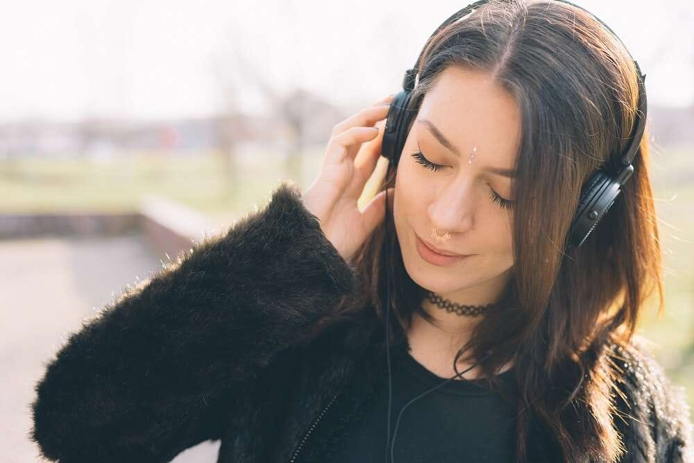 A music therapist reveals her three game-changing daily habits to handle stress