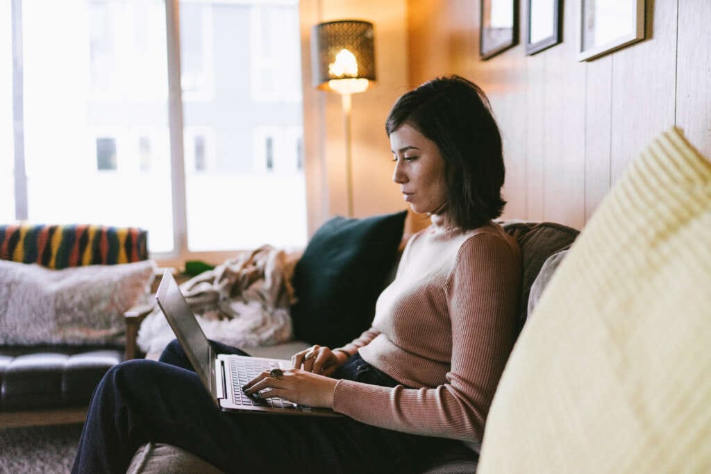 Have you got the ‘Home-Office Hunch’? With remote working here to stay, Arthr advises workers to take action to im-prove their musculoskeletal health this World Arthritis Day