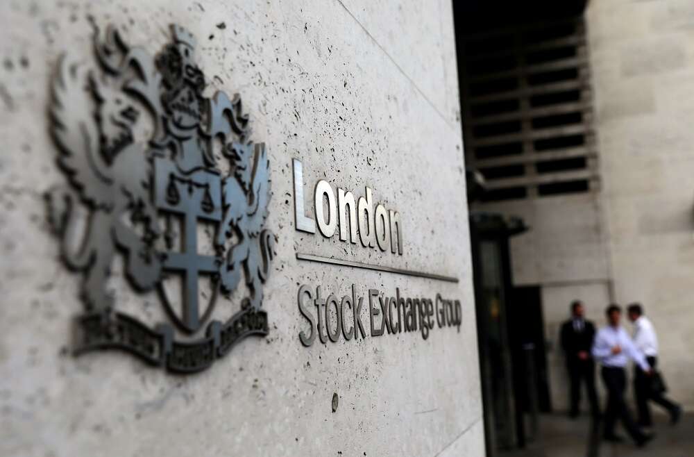 Strong earnings, dividend bonanza push FTSE 100 higher
