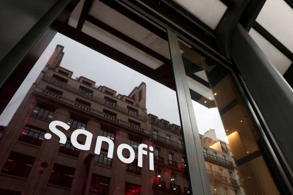 Analysis-Meagre medicine cabinet leaves Sanofi unloved