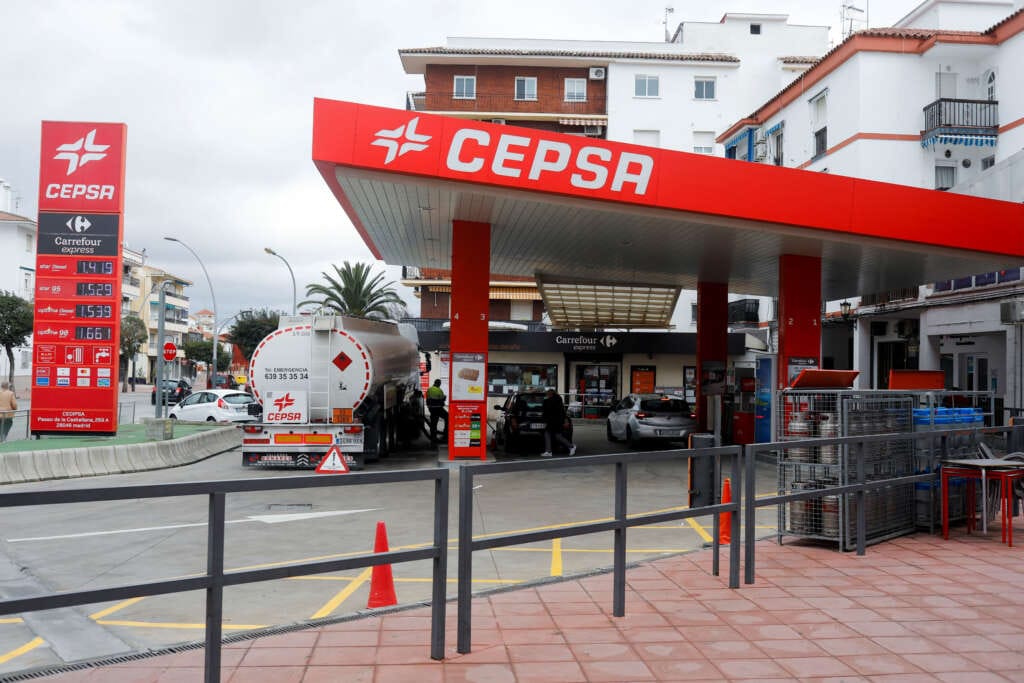 Spain’s Cepsa signs green hydrogen shipping deal with Rotterdam port