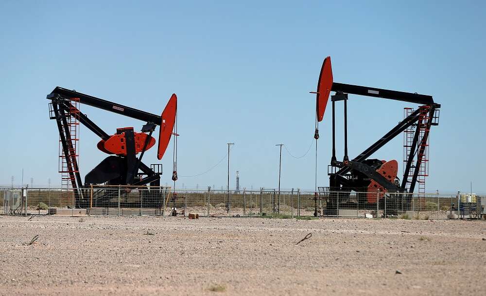 Oil prices hold as investors still wary