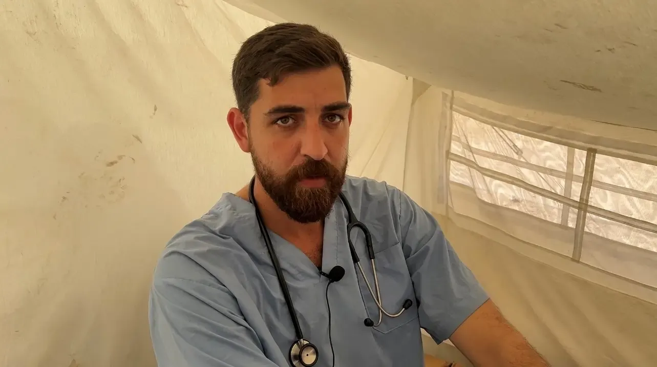 Displaced Gaza doctor offers free medical help for children from his tent