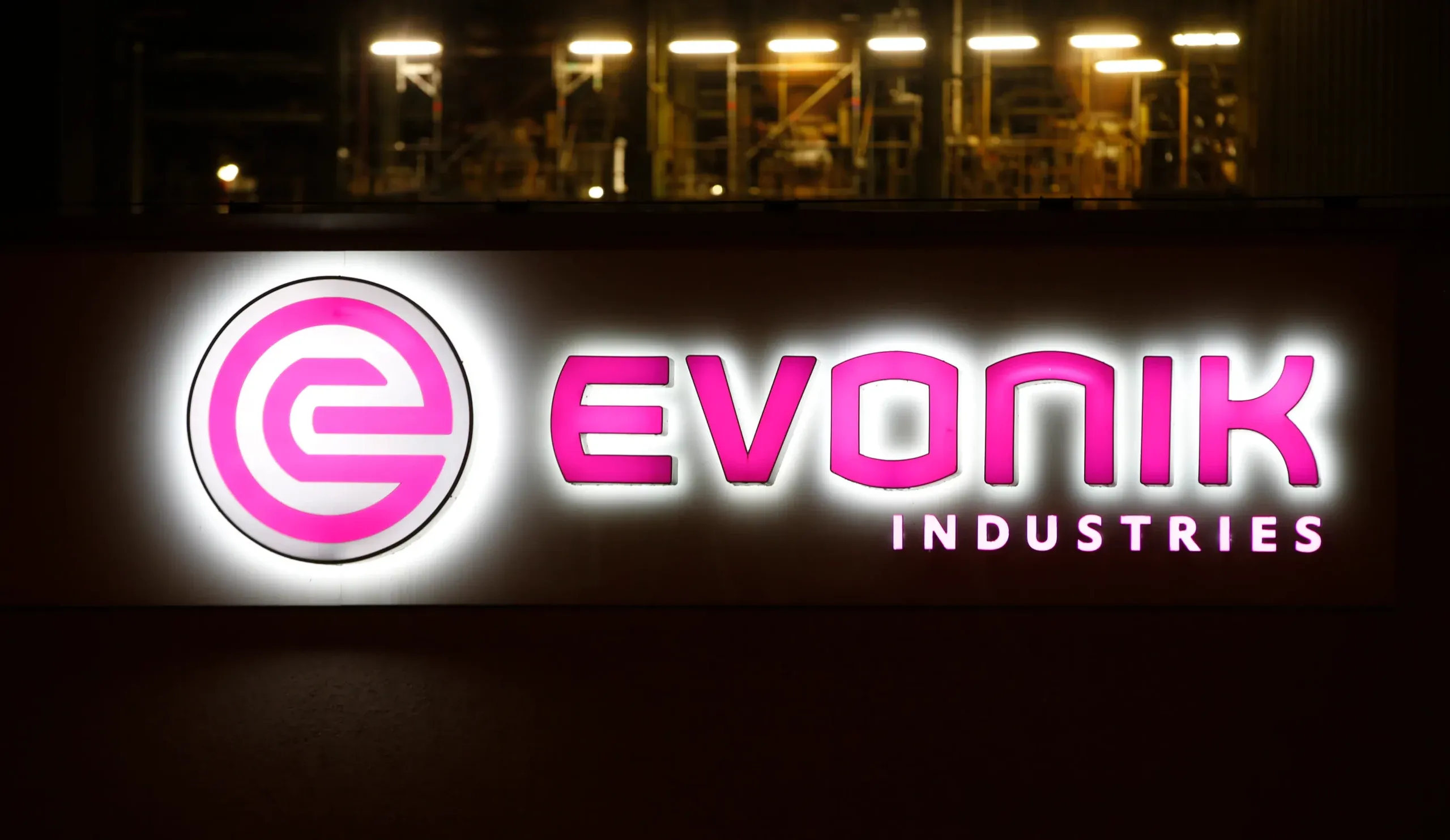 Evonik says recovery unlikely in 2024, plans 2,000 job cuts
