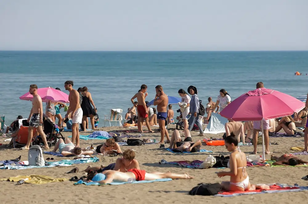 Analysis-Package deals make a comeback as sun seekers count the cost