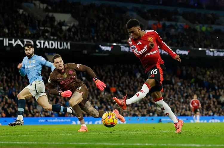 Soccer-Manchester United’s Diallo snatches derby victory at stunned City