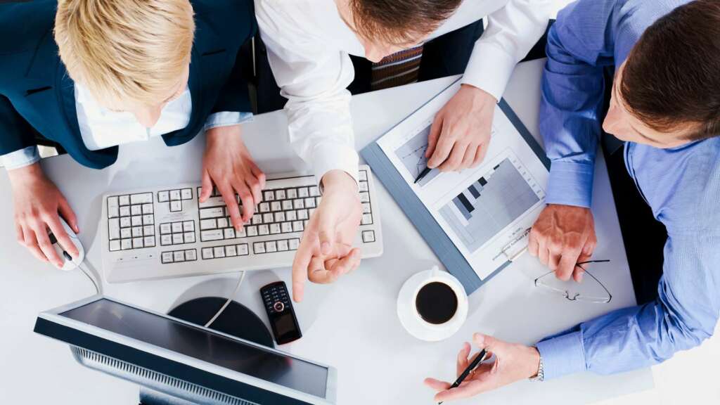 How to Keep Track of Employees With E-O-C