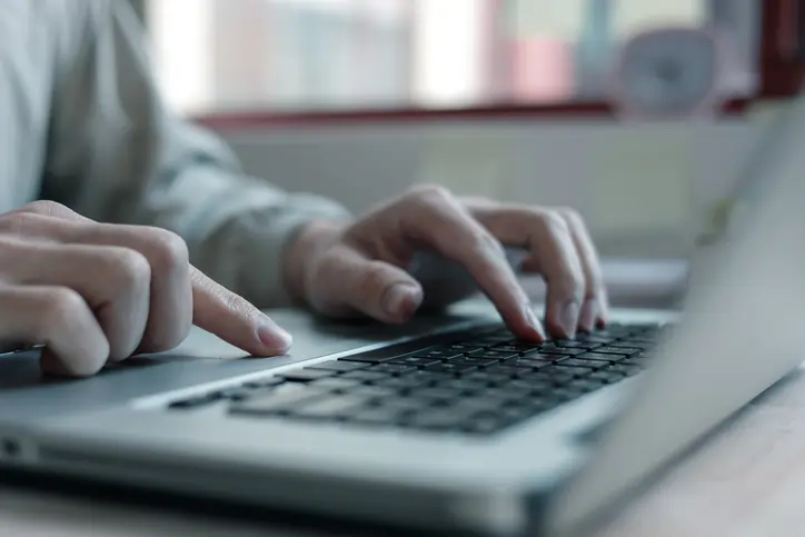 Study find almost 40% of brits are ready to quit jobs for 20% less pay as full-time content creators!