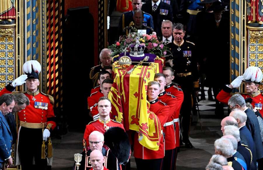 Queen Elizabeth’s coffin starts journey to final resting place