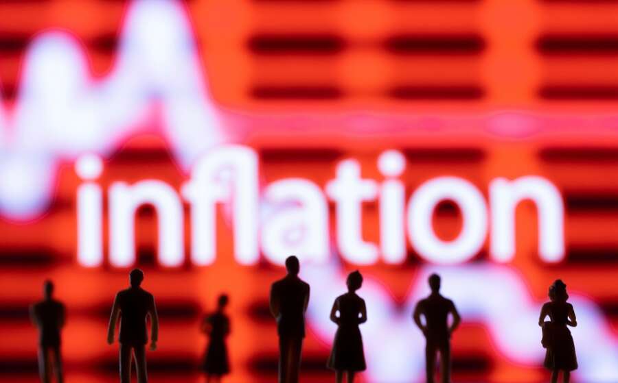 Despite 30-year high, wages continue to fall behind inflation, finds XpertHR