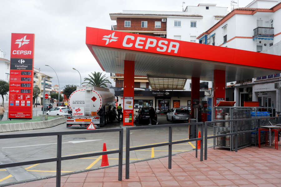 Spain’s Cepsa signs green hydrogen shipping deal with Rotterdam port