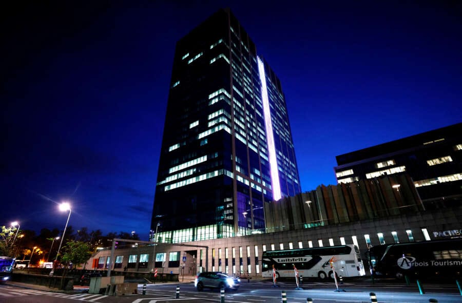 Analysis-Crisis radar falls on fault lines in Europe’s commercial property