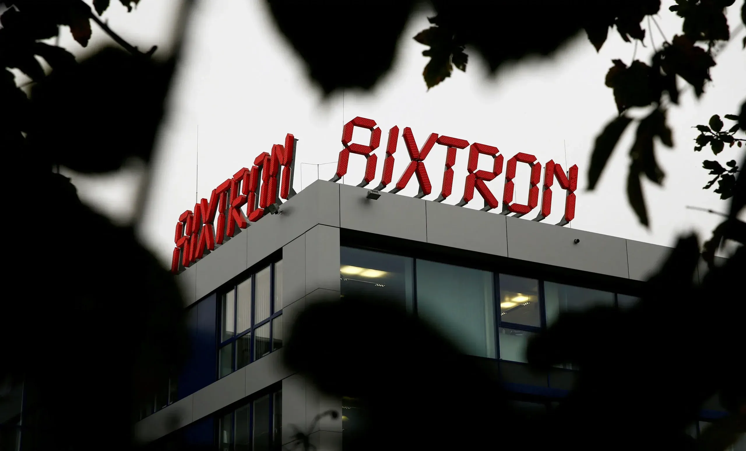 Semiconductor parts maker Aixtron sees further sales growth after Q4 beat