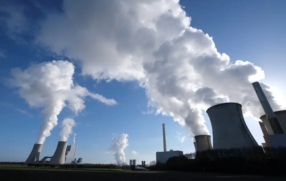 Analysts cut EU carbon price forecasts on 2023 emission slump