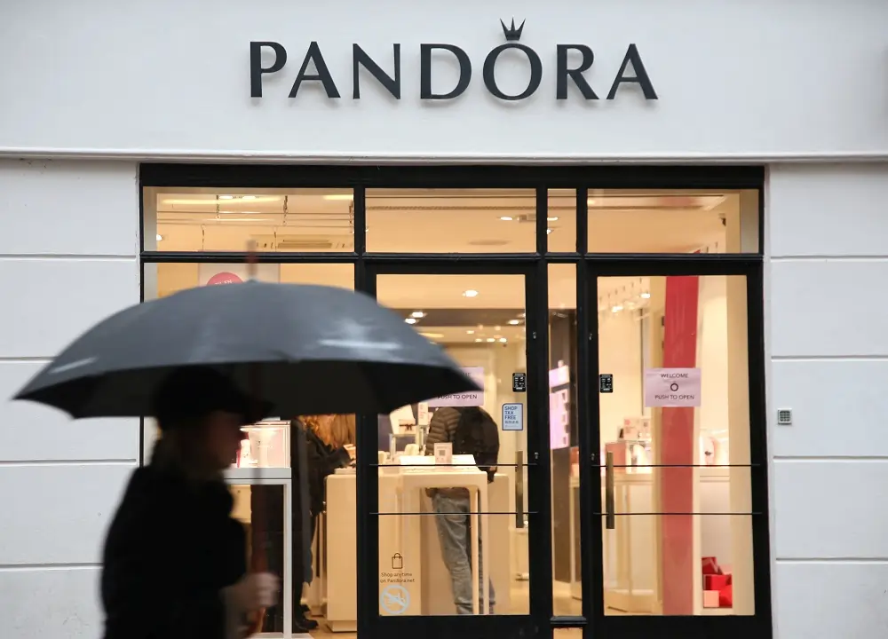 Pandora raises revenue forecast as US sales sparkle