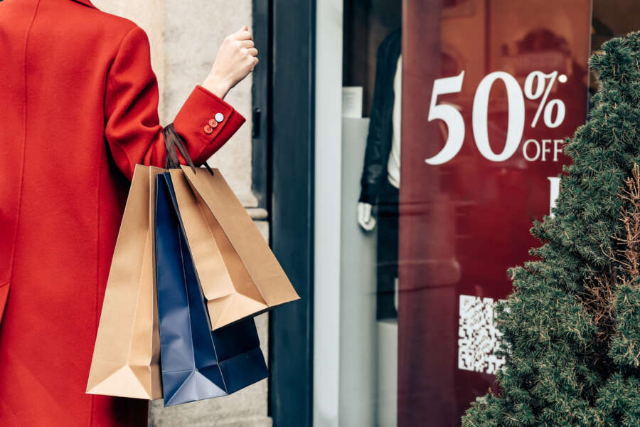 December retail sales boosted by heavy discounting