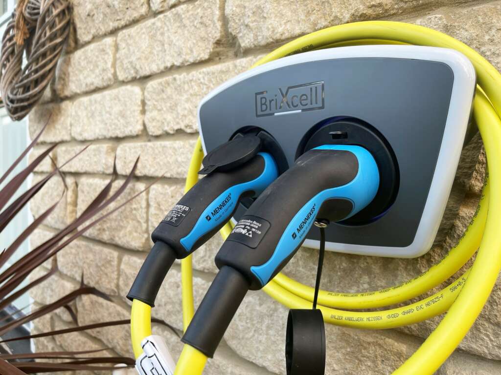 ÄIKE LAUNCHES FIRST E-SCOOTERS IN EUROPE ASSEMBLED USING ONLY RENEWABLE ENERGY AND WITH WORLD-FIRST USB-C CHARGING CAPABILITIES