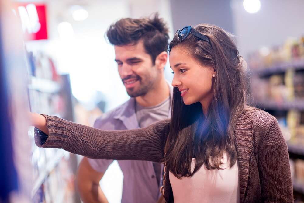 Hybrid Selling: How to Provide a Blended Retail Experience for Your Customers