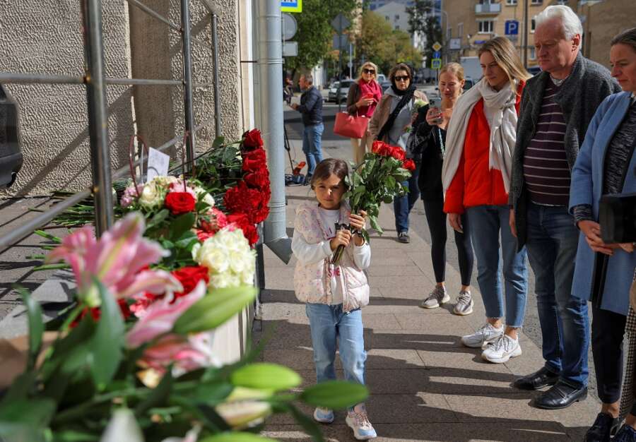 Some Russians mourn Queen Elizabeth with flowers as Kremlin pays respects