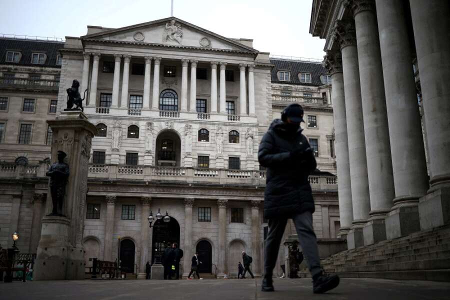 Bank of England officials split over future path for rates