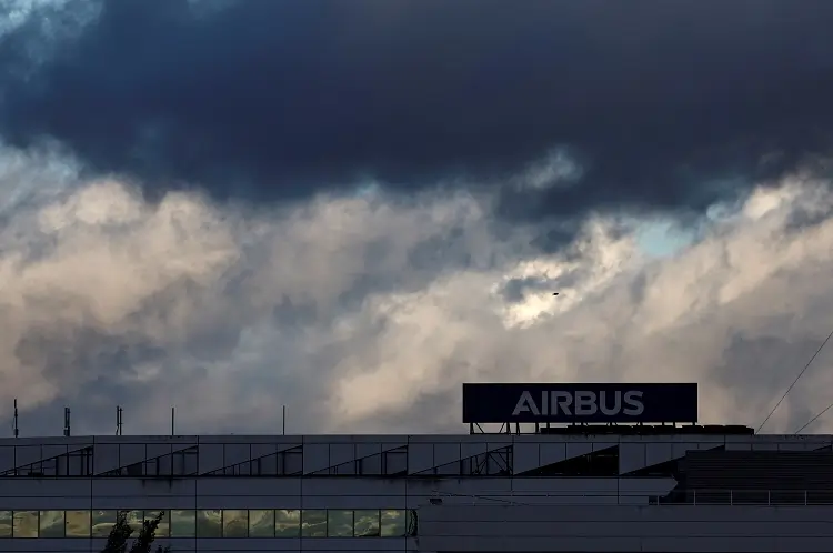 Eutelsat announces contract with Airbus for 100 satellites