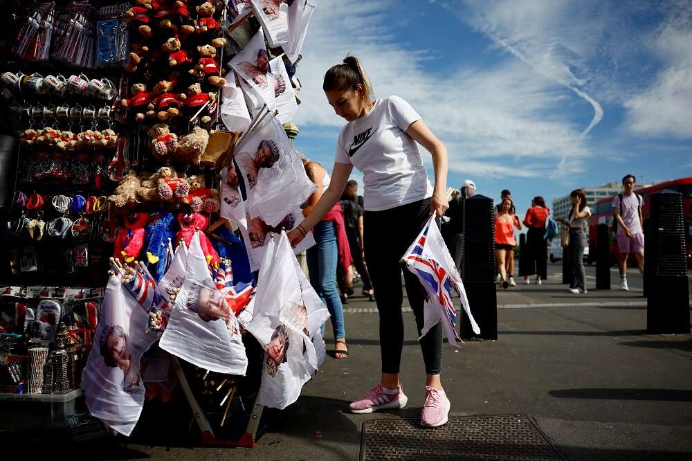 Explainer-How will the public be able to say goodbye to Queen Elizabeth?